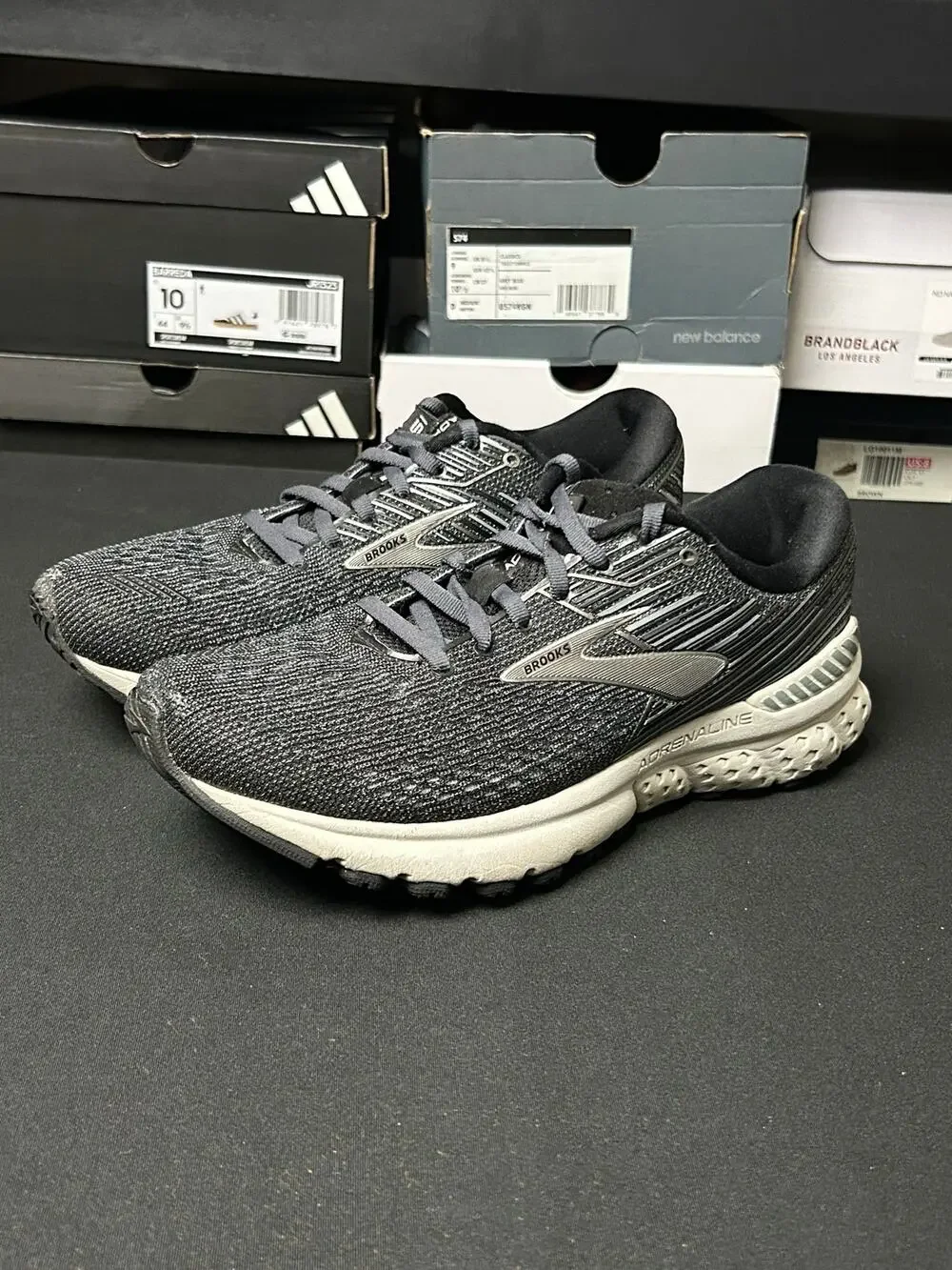 Brooks Women’s Adrenaline GTS 19 Black Silver / Size 8.5 / GUC